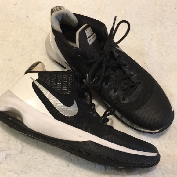 nike versatile basketball shoes